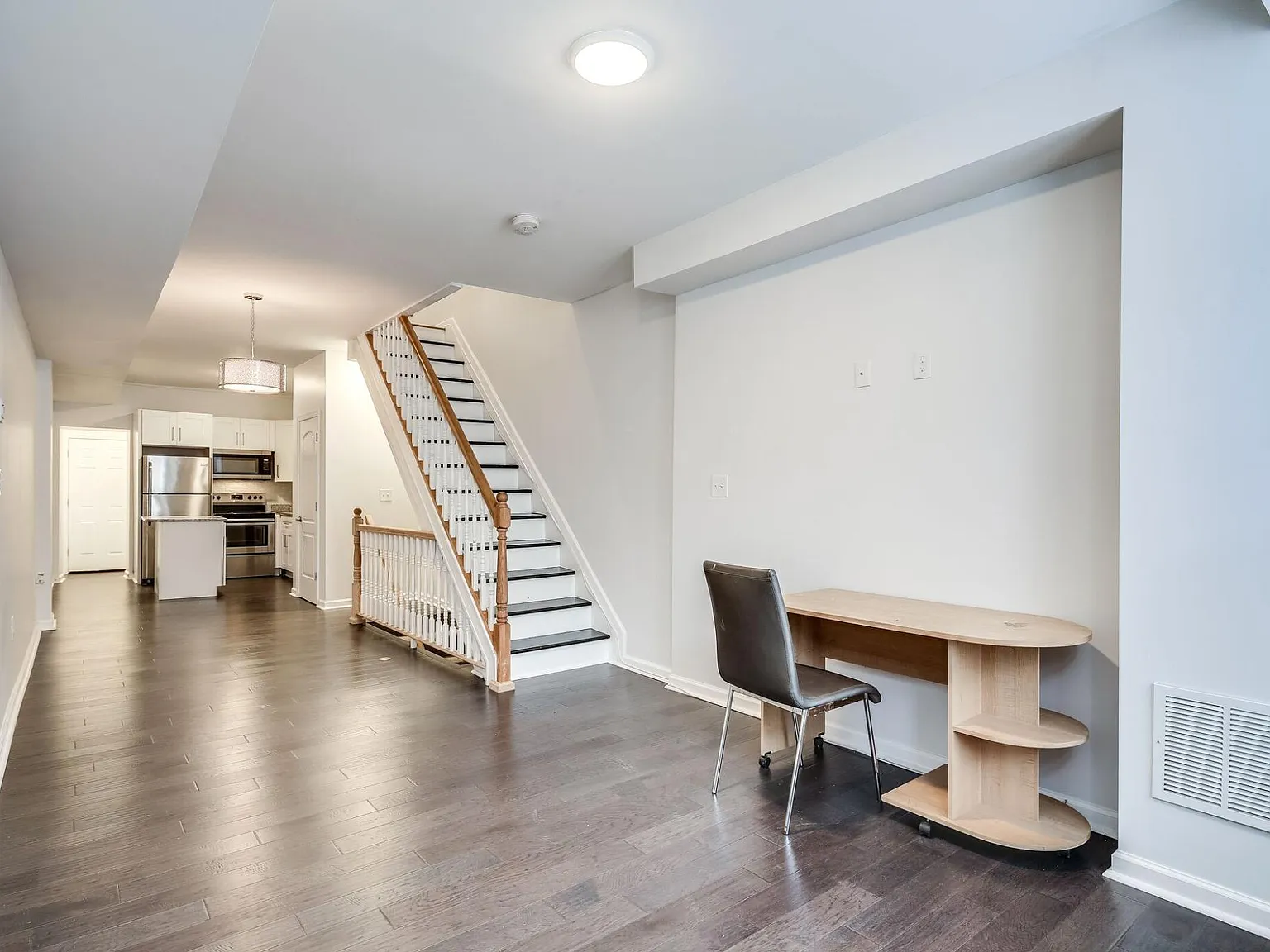 2 bed, 2.5 bath, 1104 sqft, $1,600 — Photo 3