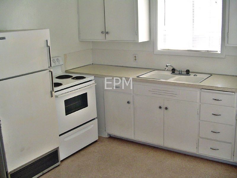 2nd image of 1158 Lawrence St APT B