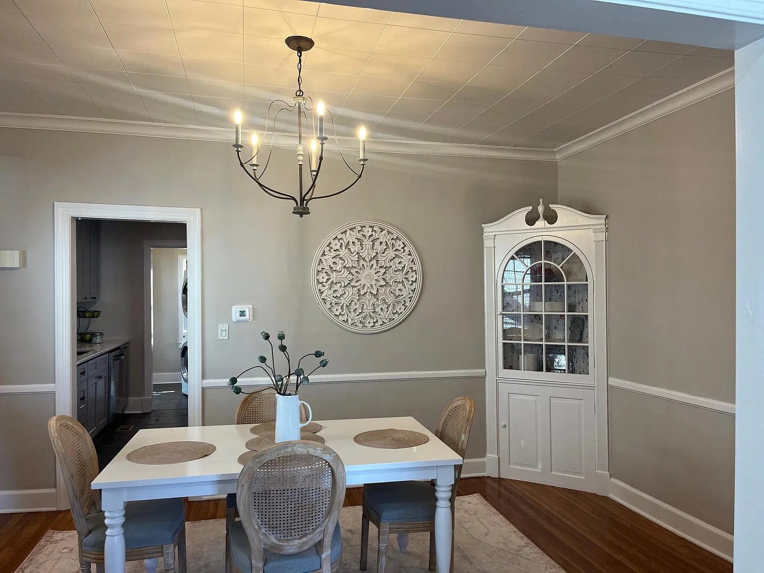 2 bed, 1300 sqft, $2,200 — Photo 4