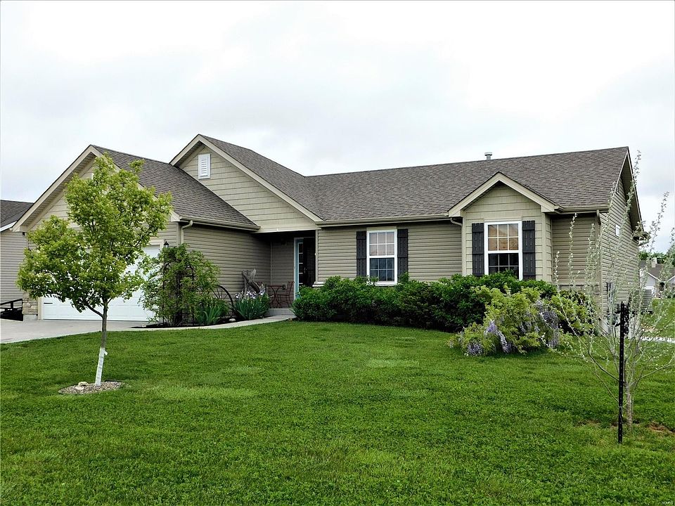 1st image of 324 Waterford Ct