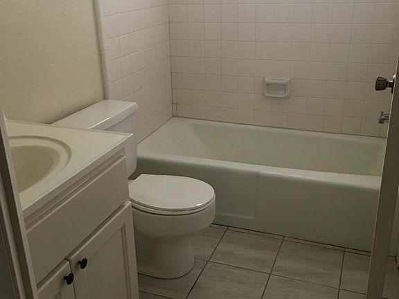 4th image of 25571 Lewis Ln