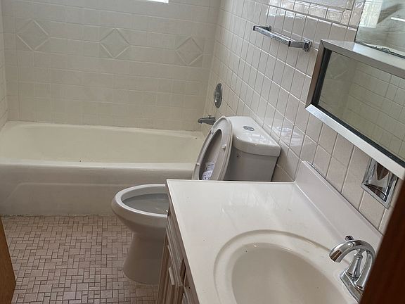 5th image of 5223 N Reserve Ave Unit 2