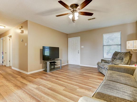 4th image of 1721 Sundrop Dr