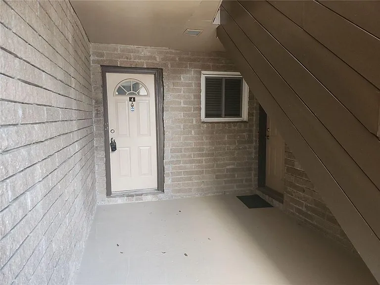 346 Carpenter Dr #4 — Photo 2