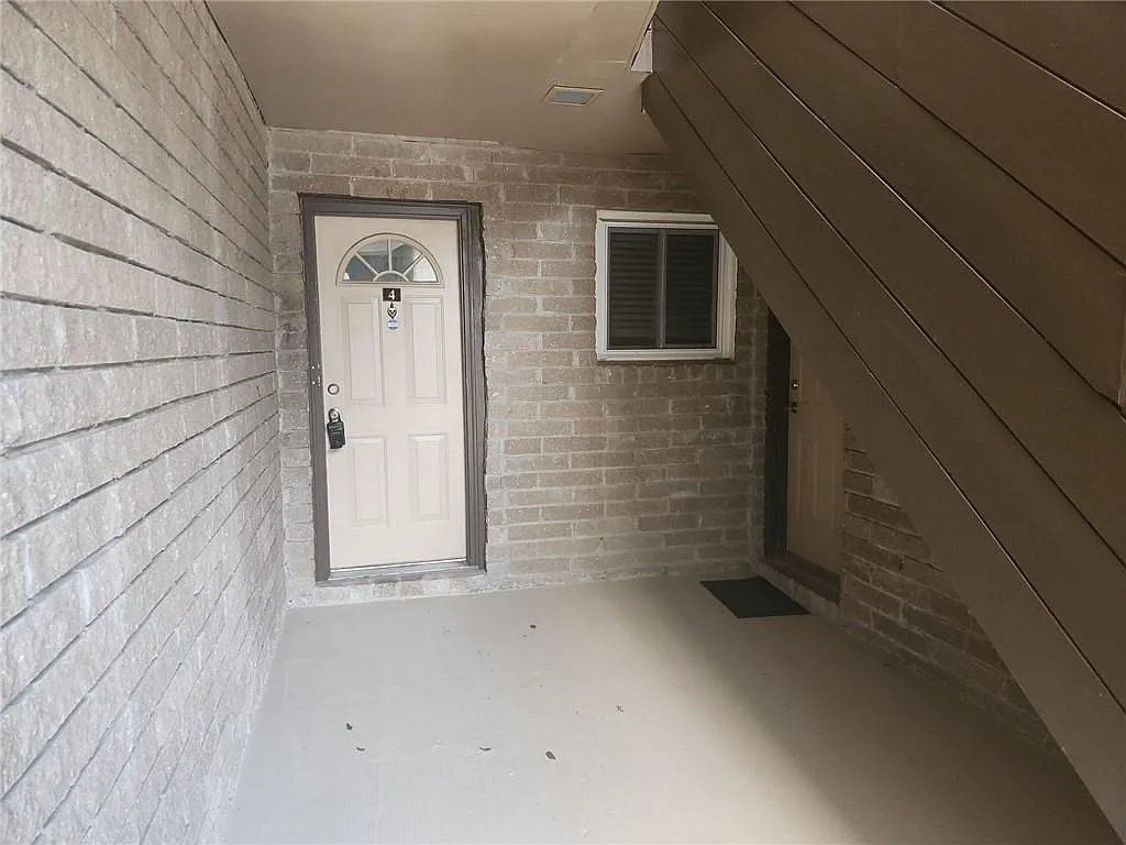 Building Photo - 346 Carpenter Dr #4