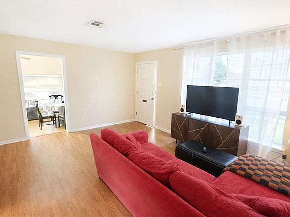 2nd image of 1901 Pomona St