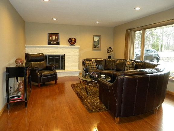 5th image of 5615 Forest View Ave