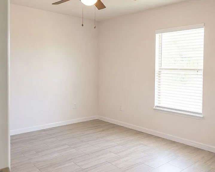 517 NE 24th Pl — Photo 19