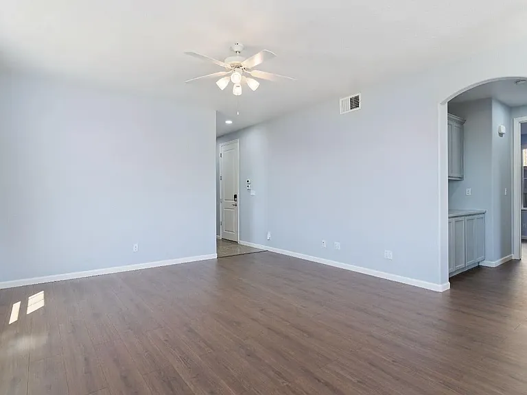 6638 Solitude Ct — Photo 10