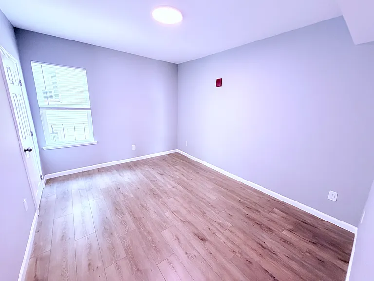 635-639 Elm St #2 — Photo 8