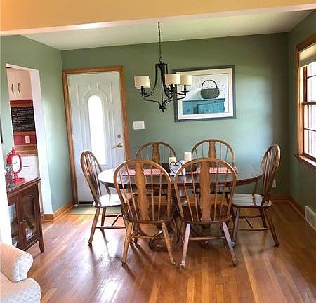 3rd image of 1044 Lakeview Dr