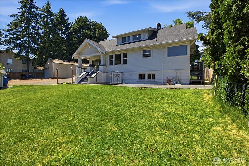 3rd image of 13025 Ambaum Boulevard SW #A & B