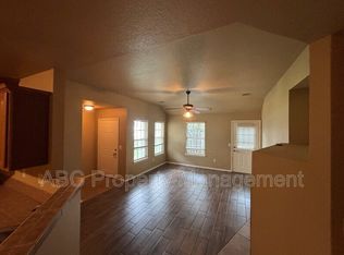 2810 W Wildwood Dr, Fayetteville, AR 72704