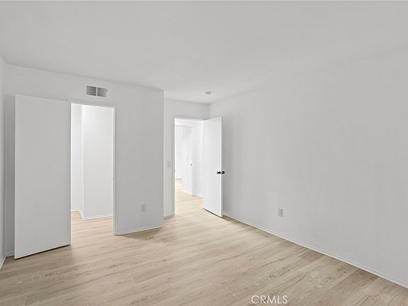 3rd image of 4719 Knickerbocker Ln
