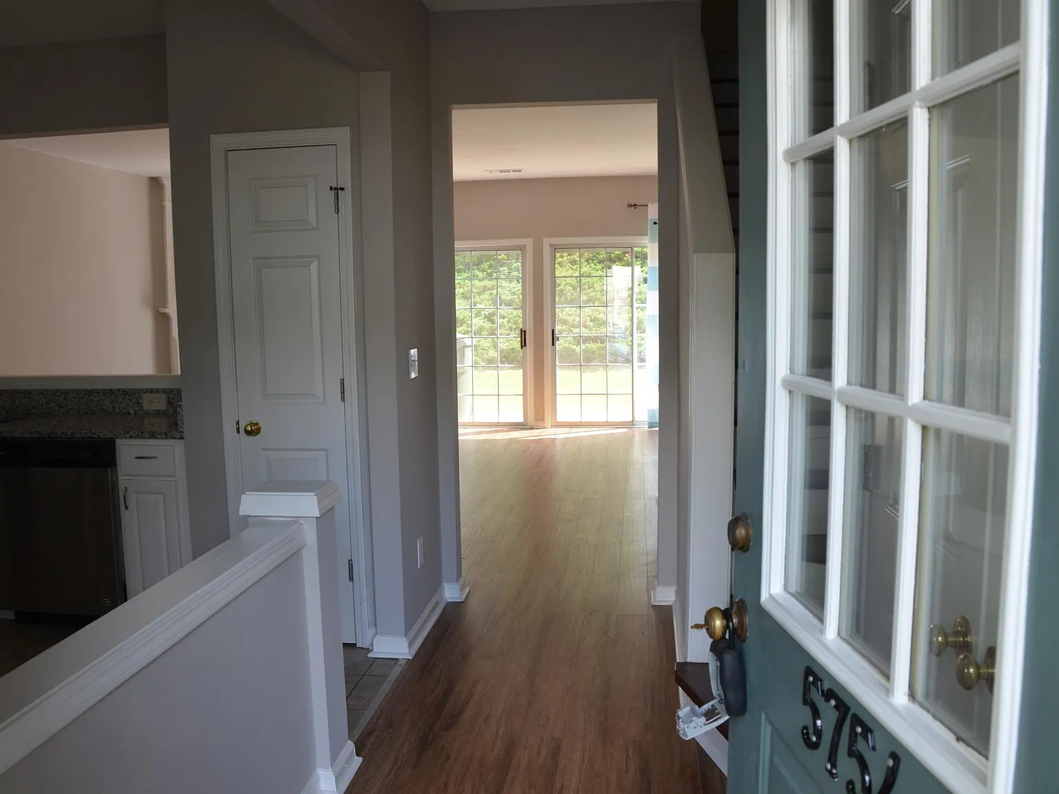 3 bed, 2.5 bath, 1450 sqft, $2,050 — Photo 4