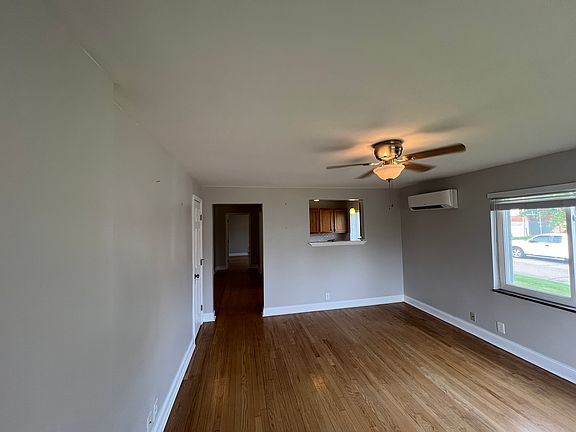 2nd image of 4400 Raceview Ave #2