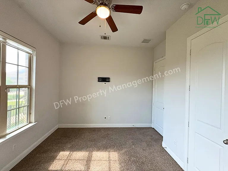 302 Julia Ln — Photo 20