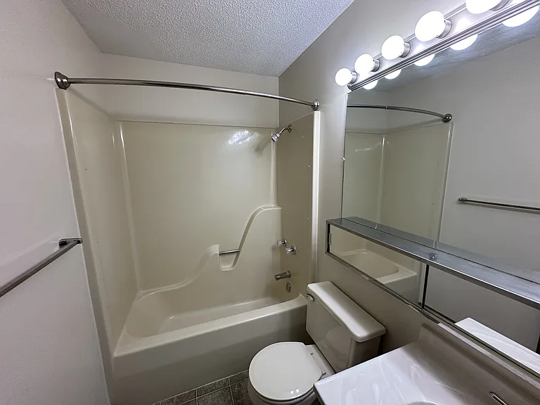 709 Devonshire Dr #709 — Photo 11