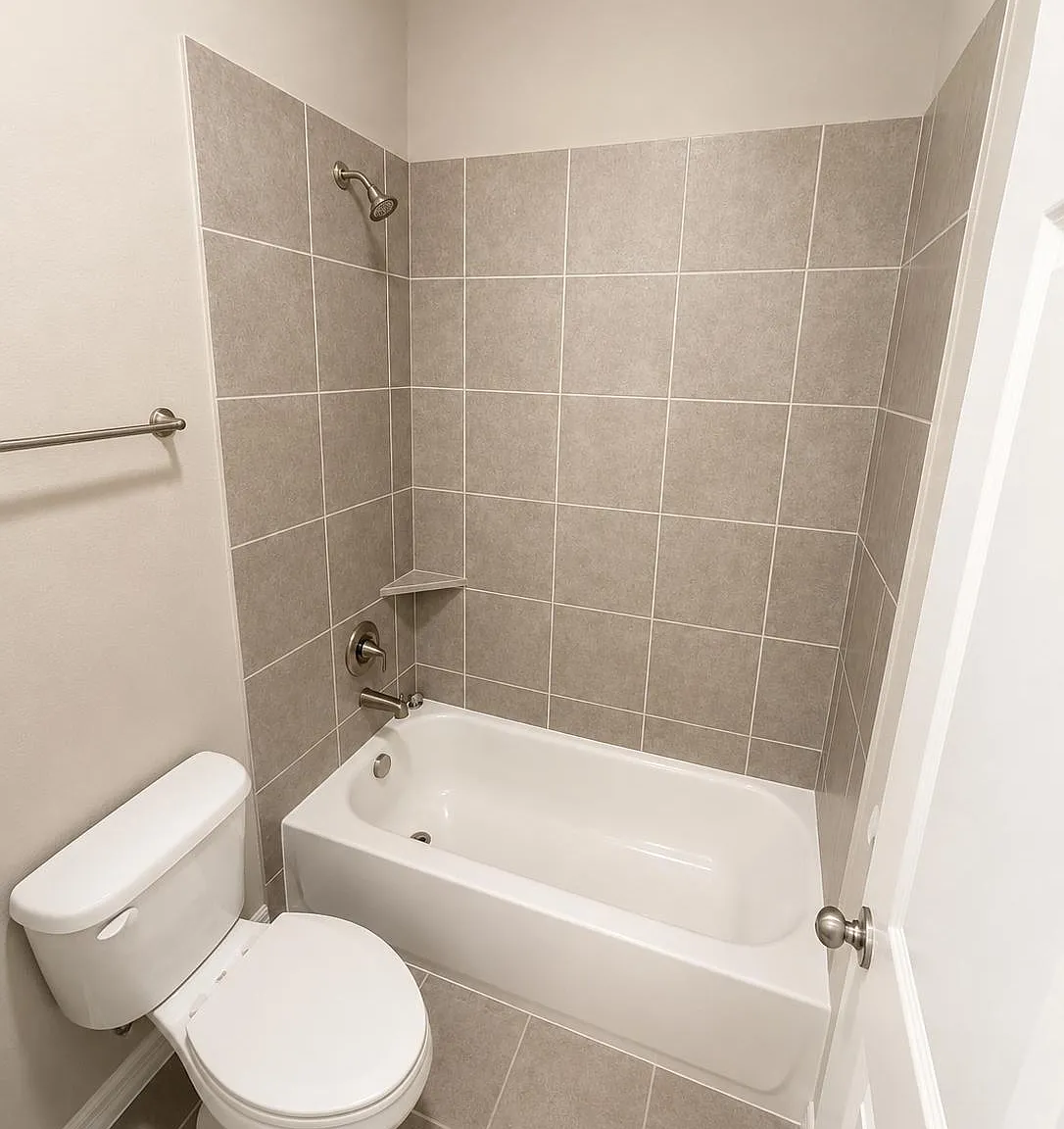 3 bed, 3.5 bath, 4122 sqft, $1,183 — Photo 4