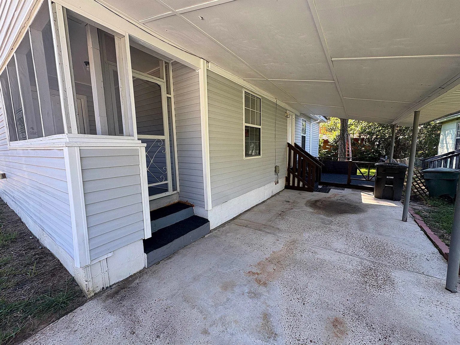 3 bed, 1111 sqft, $1,195 — Photo 2