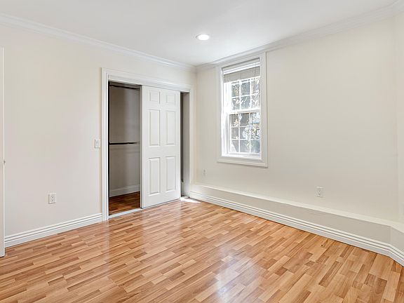 5th image of 284 Chenery St