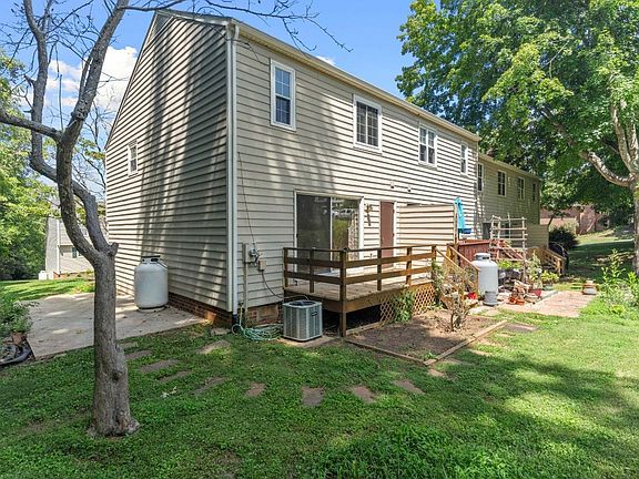3rd image of 1435 Ashbourne Dr