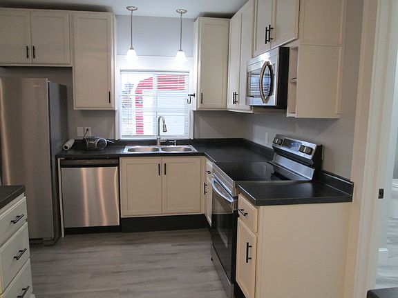 5th image of 38 W Walnut St