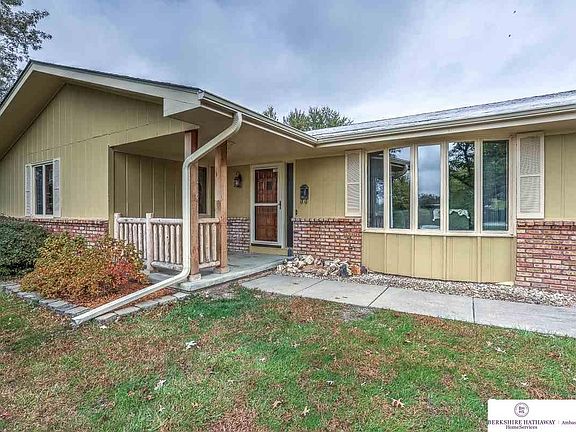 5th image of 3010 Birchwood Dr