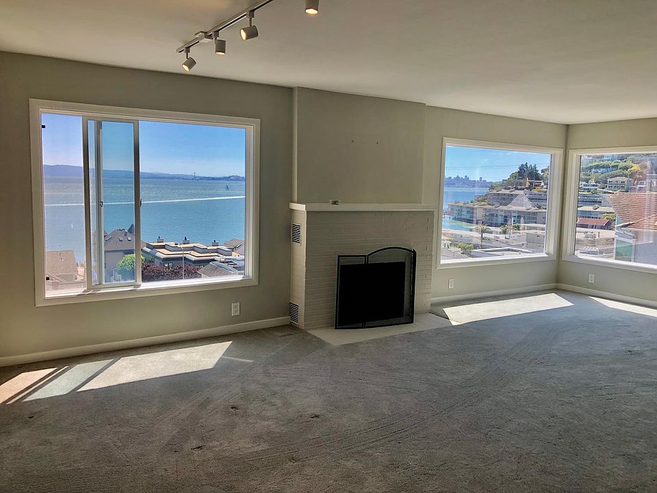 Pano Views / large living room