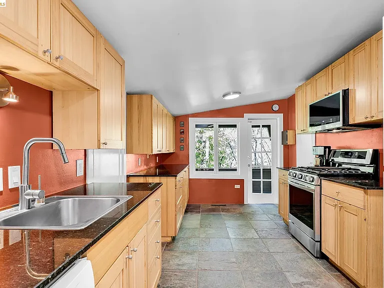 1101 Mountain Blvd — Photo 5