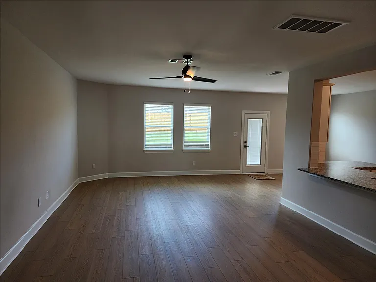 1411 Butler Ave — Photo 3