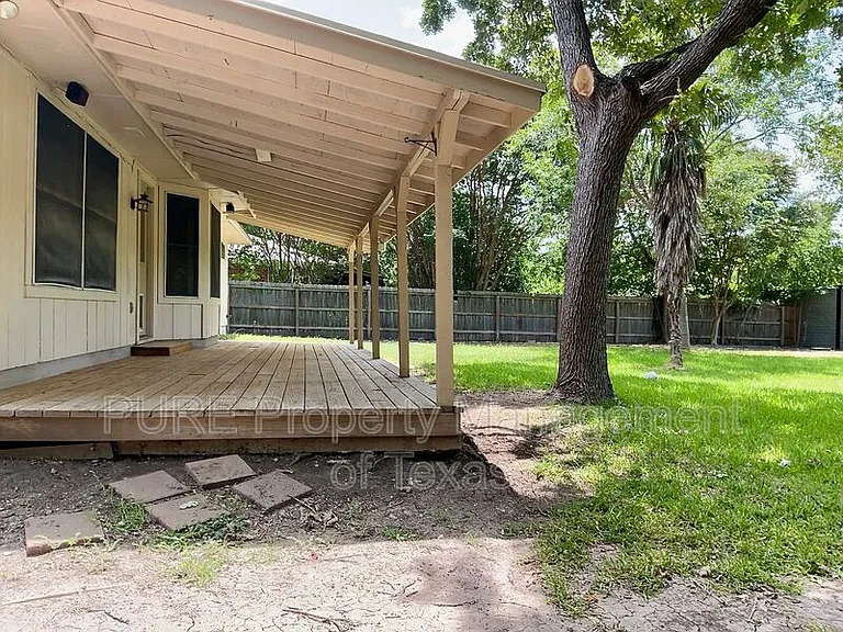 1102 Leah Ln — Photo 17