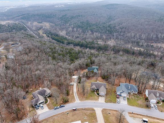 4th image of 370 Tall Oaks Drive