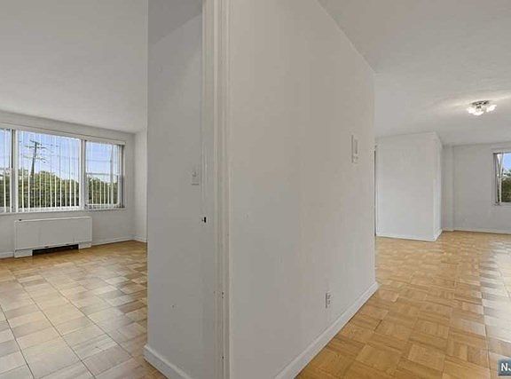 4th image of 2100 Linwood Ave APT 2A