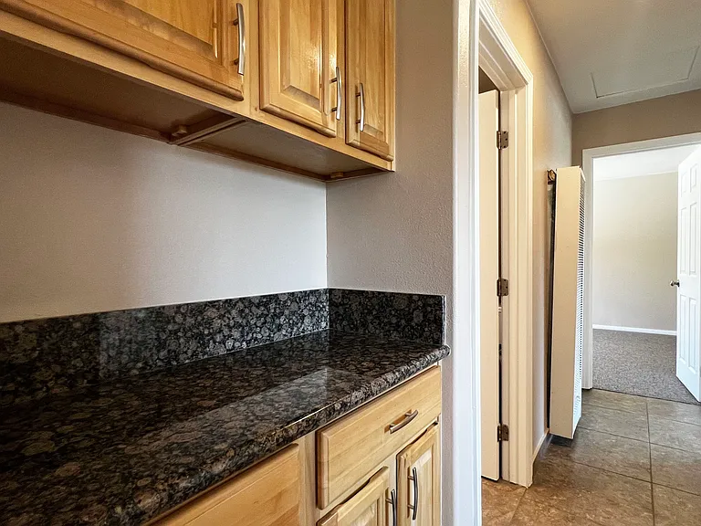 131 S Hamlin St #D — Photo 18