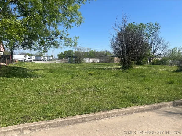 2006 N 15th St, McAlester, OK 74501