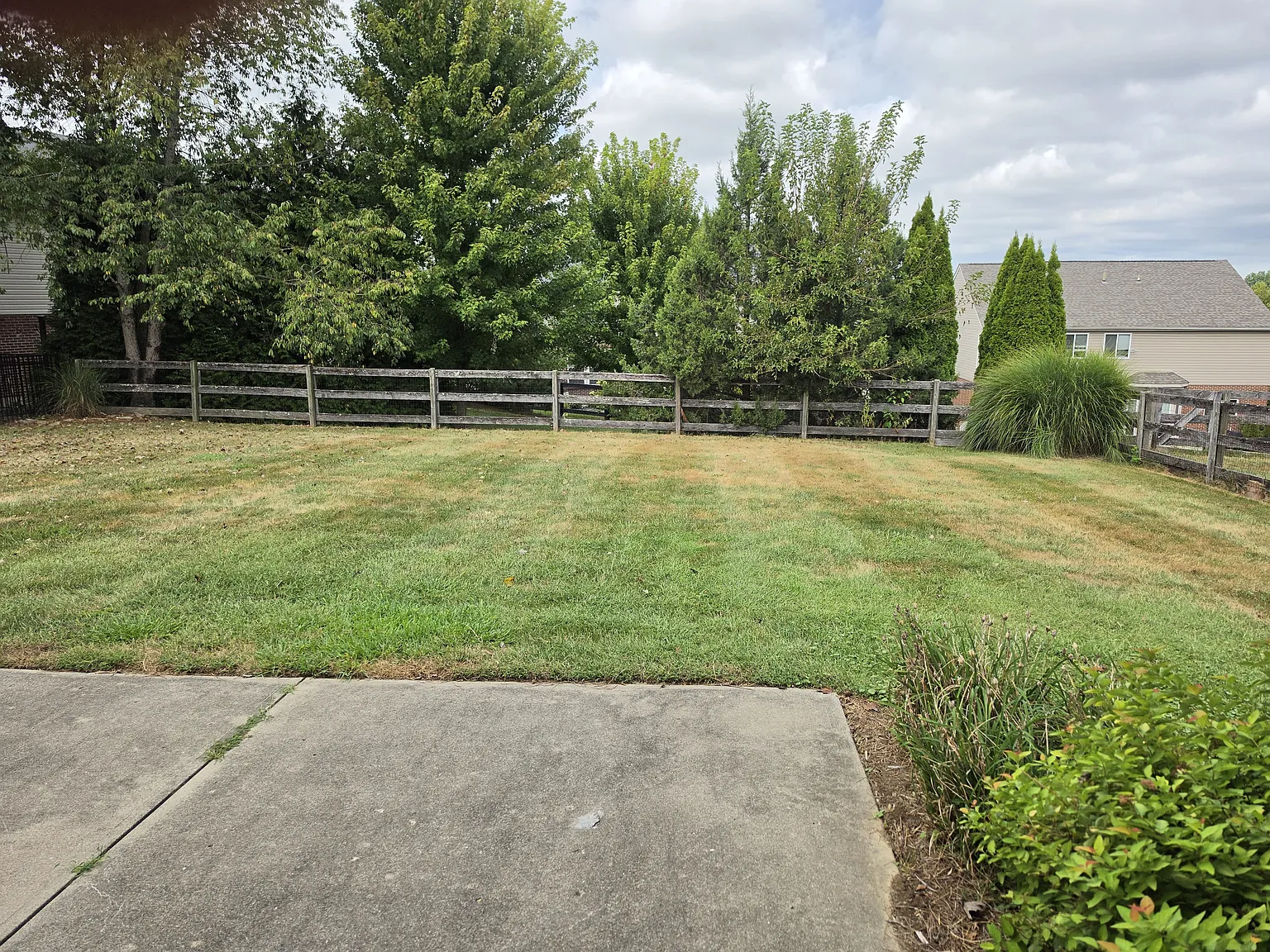 4 bed, 4400 sqft, $3,600 — Photo 2