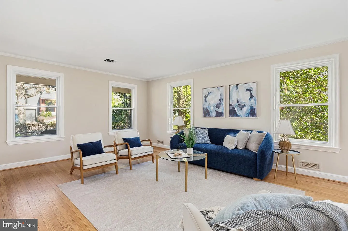 7 bed, 3.5 bath, 4270 sqft, $7,000 — Photo 4