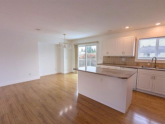 5th image of 1721 Northfield Rd