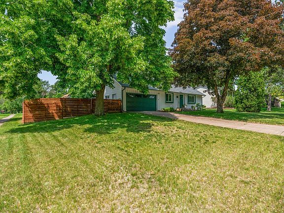3rd image of 2672 Fairlawn Dr