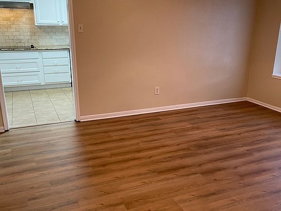 3rd image of 2914 Arrowhead Dr