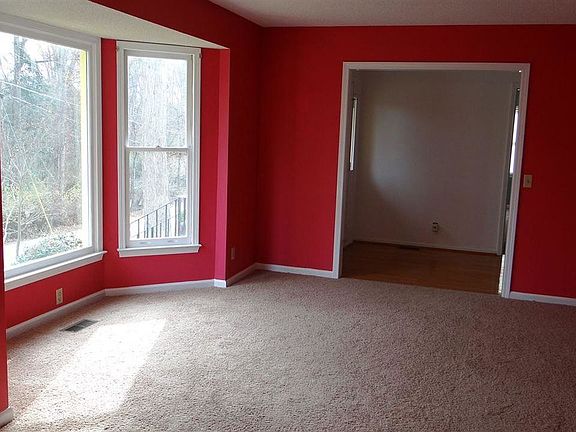 3rd image of 29 E Castle Dr