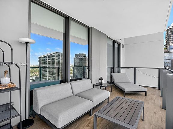 4th image of 68 SE 6th St Unit 3710