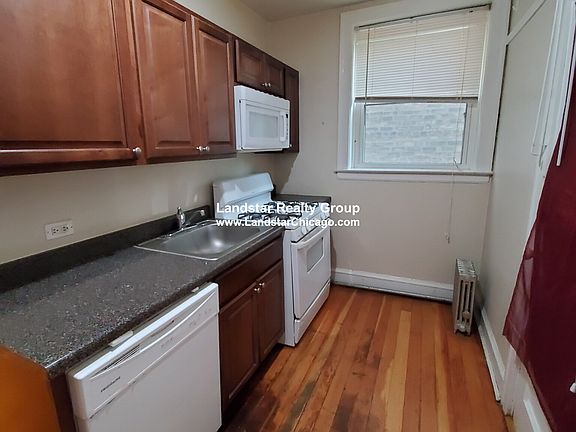 4th image of 1914 W Morse Ave APT 2S