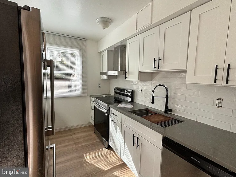 2404 Bayberry Ct — Photo 7