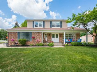 39027 Bramblebush Ct, Clinton Township, MI 48038