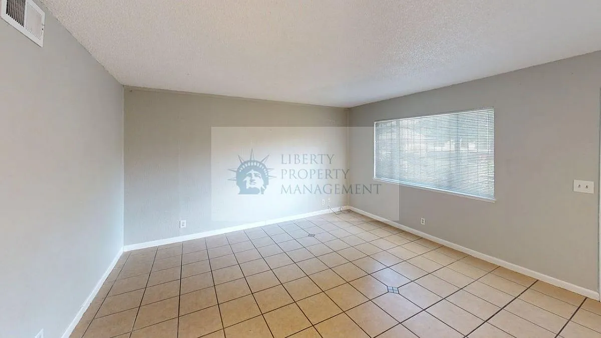 Building Photo - 4439 Calandria St #1