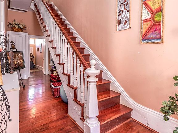 5th image of 1124 Yale Ave