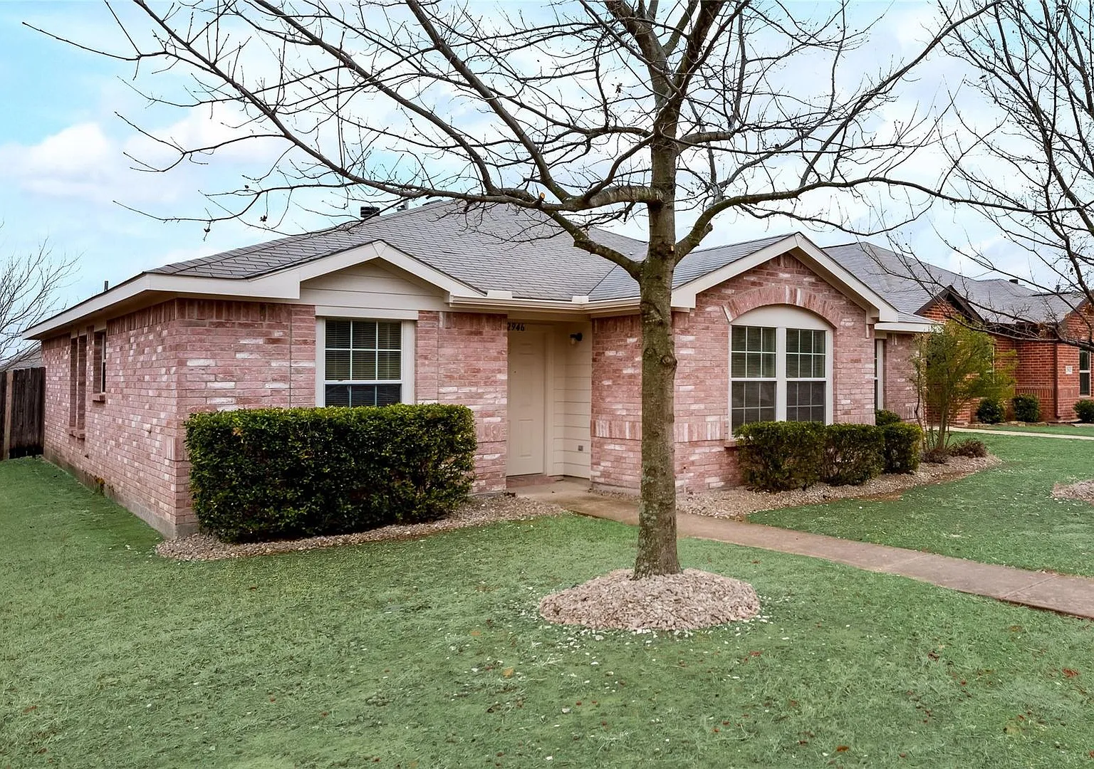 Updated Move in ready home! Lancaster ISD — Photo 3