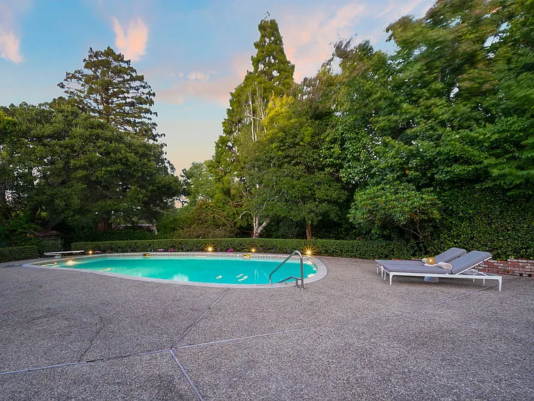 554 Edgewood Rd — Photo 42